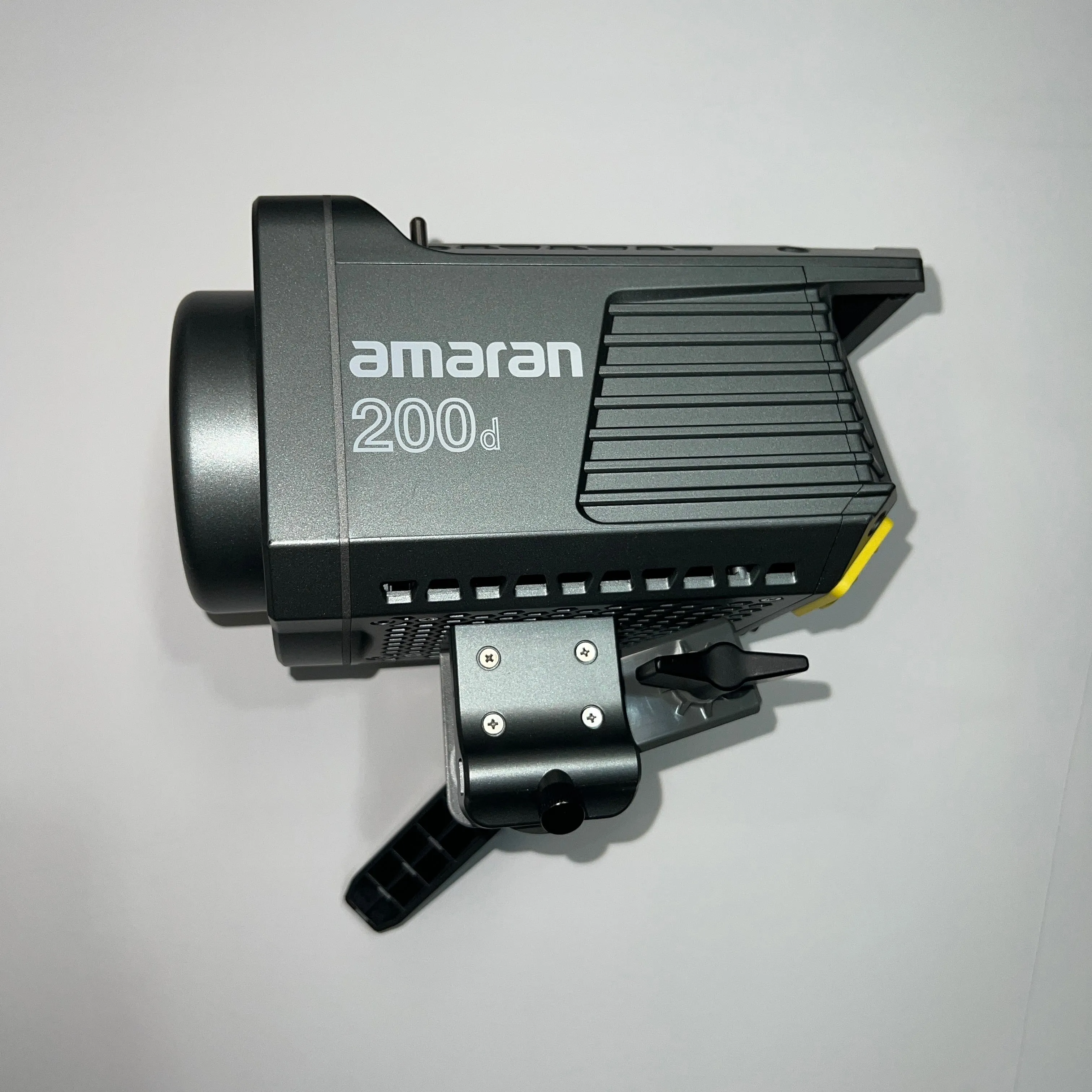 Aputure Amaran 200D Daylight LED Light (DEMO STOCK)