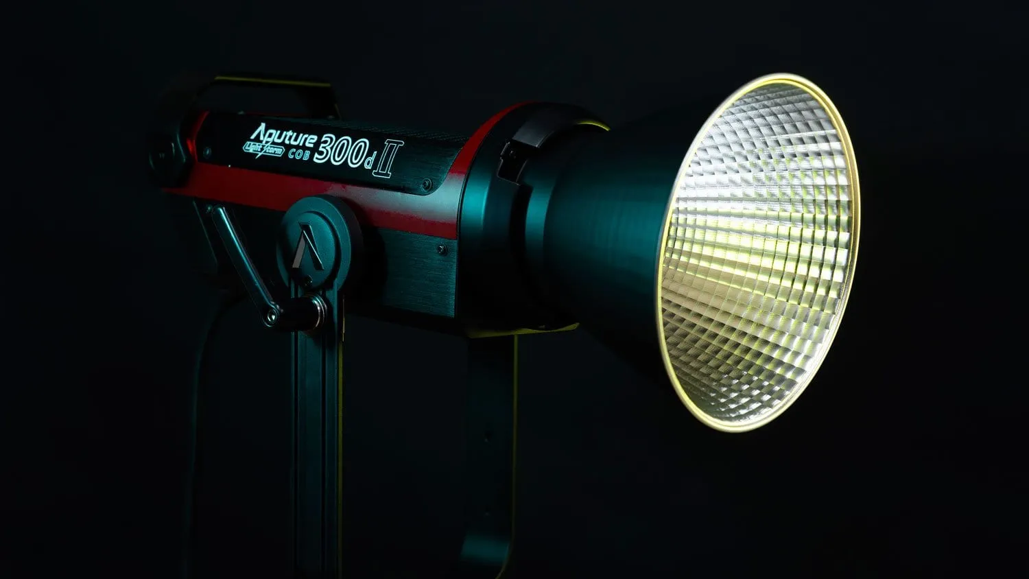 Aputure Light Storm C300D II 5500k CRI 96  LED Video Studio Light