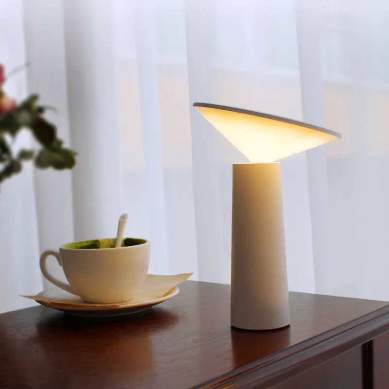 Aria Desk Lamp