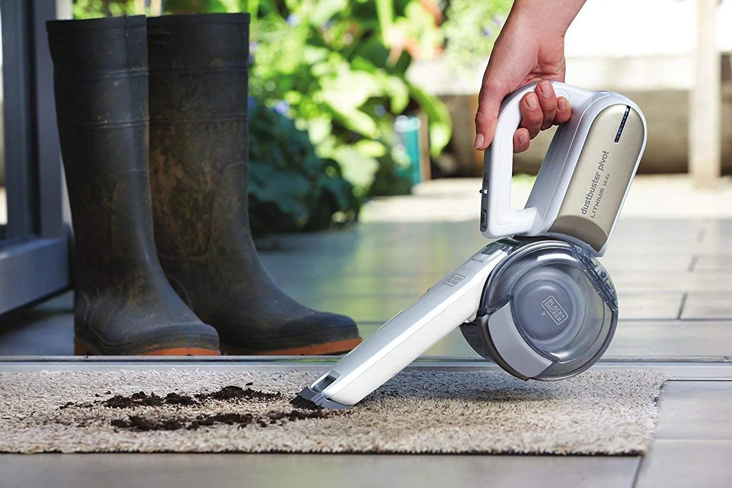 BLACK DECKER Cordless Handheld Portable Vacuum Cleaner 14.4 V 1.5 Ah Li-Ion Battery 27.5 Air Watts Suction Power Champagne/White PV1420L-B5
