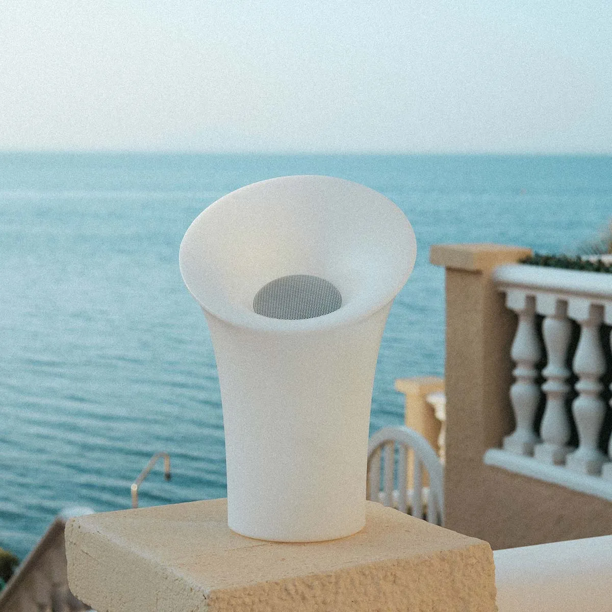 Illuminated portable speaker Nipper Play