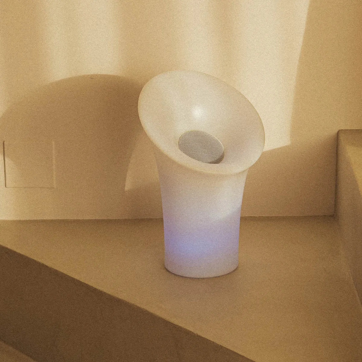 Illuminated portable speaker Nipper Play