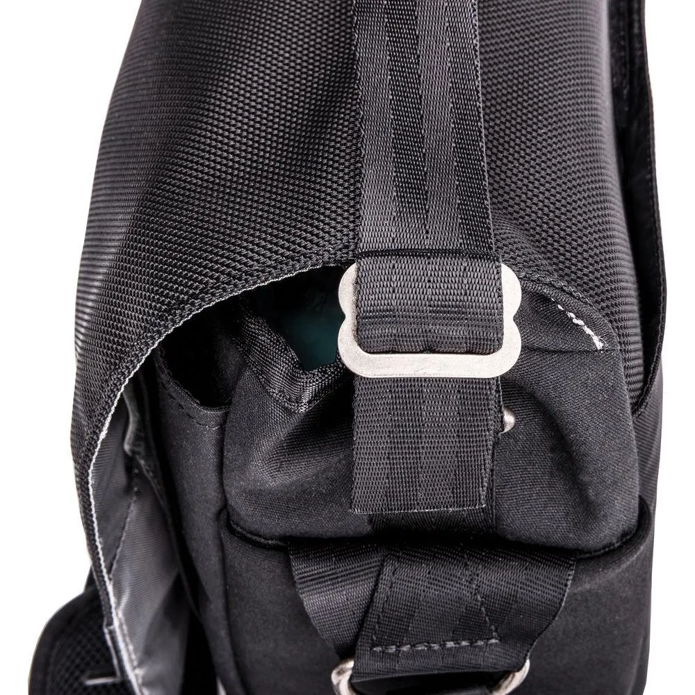 Think Tank Photo Urban Approach 10 Black Shoulder Bag for Mirrorless Cameras – Stylish and Functional Gear Carrier