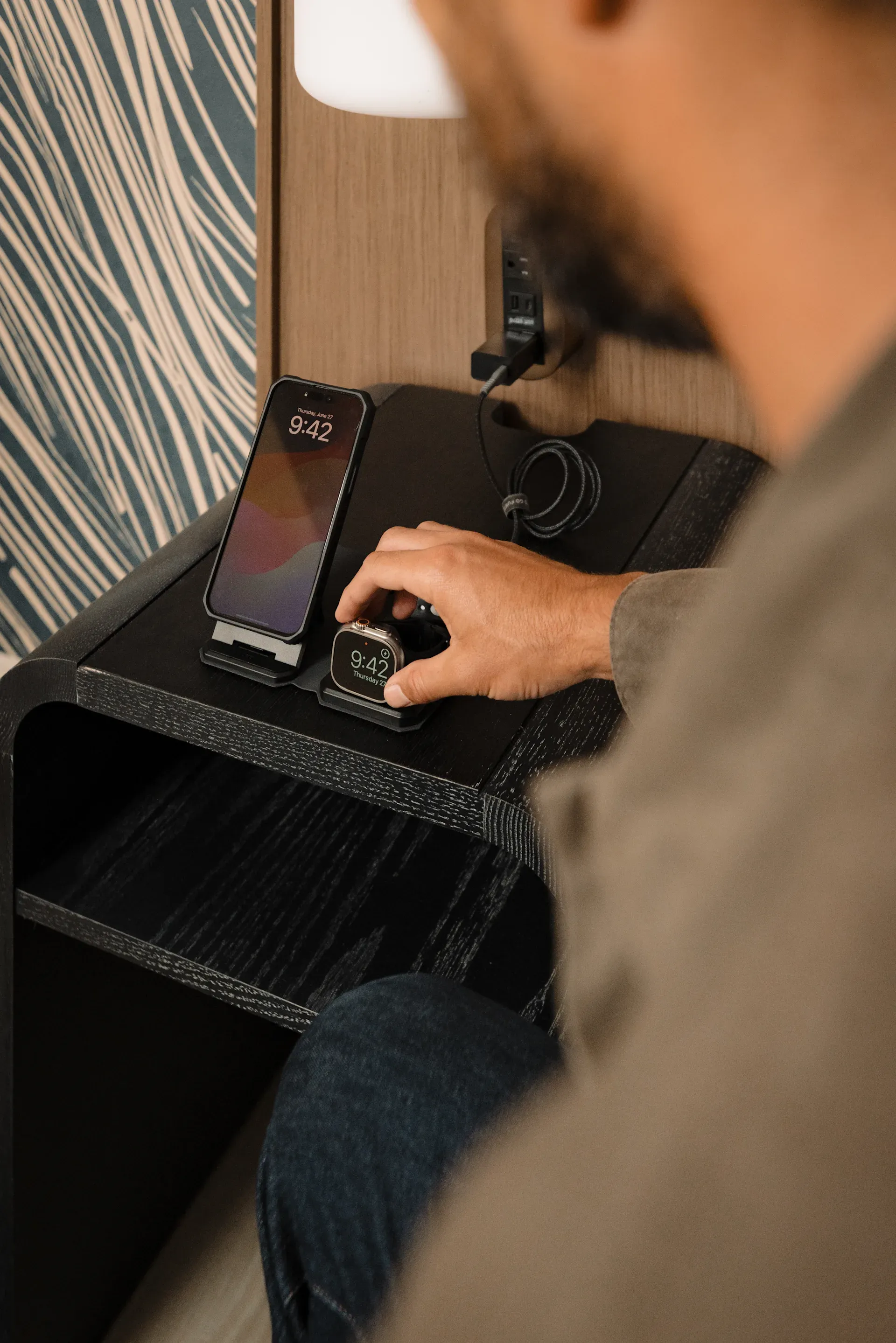 UAG Travel/Desktop Charger   Case
