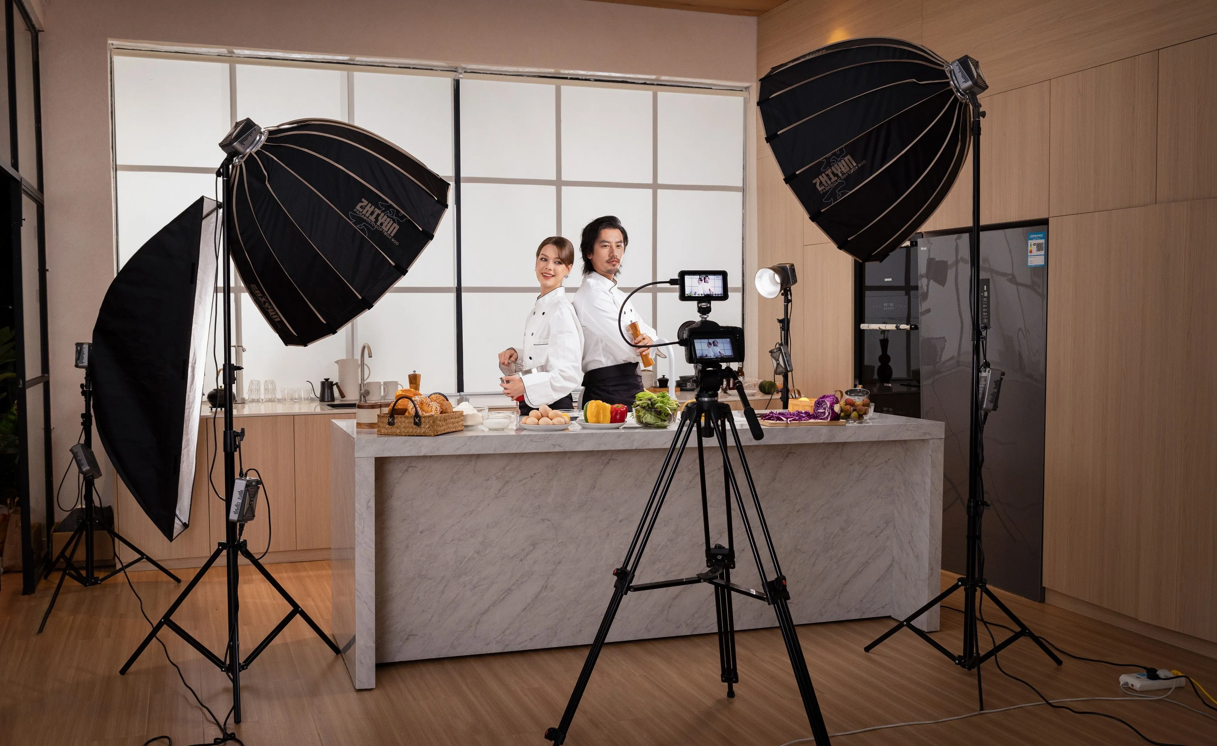 Zhiyun Molus G200 Bi-Colour 200W COB LED Video Light (Up to 300W)